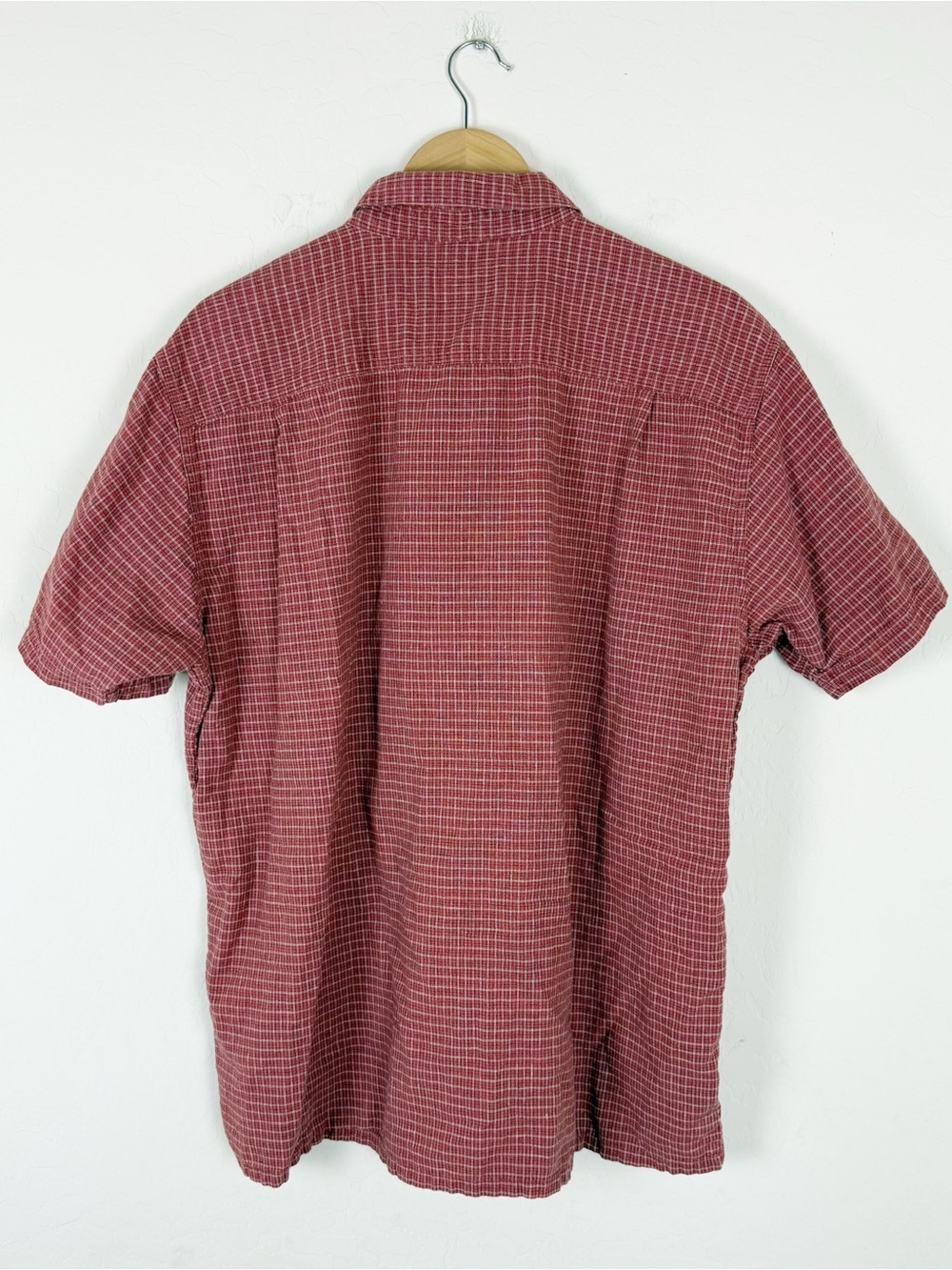 Patagonia Men’s Red White Plaid Back Step Short Sleeve Shirt - Picture 2 of 7